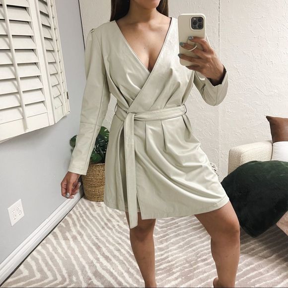 NWOT Seven 7 for all Mankind Leather Dress Cream - Picture 1 of 12